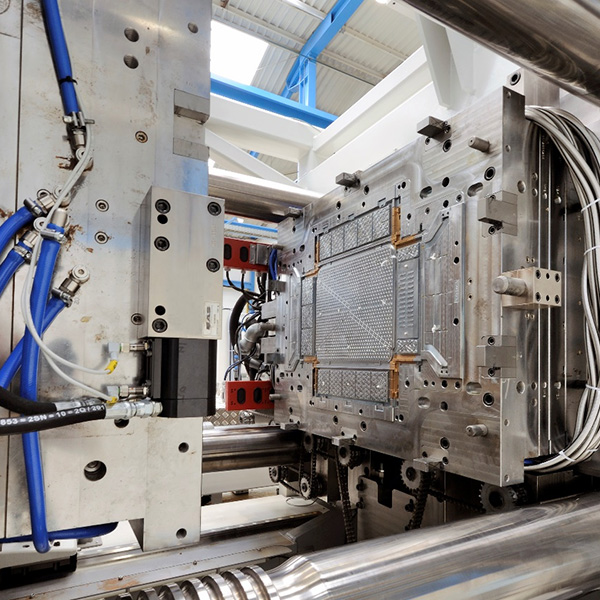 Centrarse en los avances en los materiales de moho y su impacto